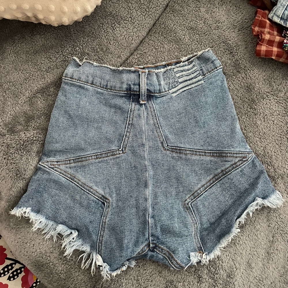 Revice Venus star shorts